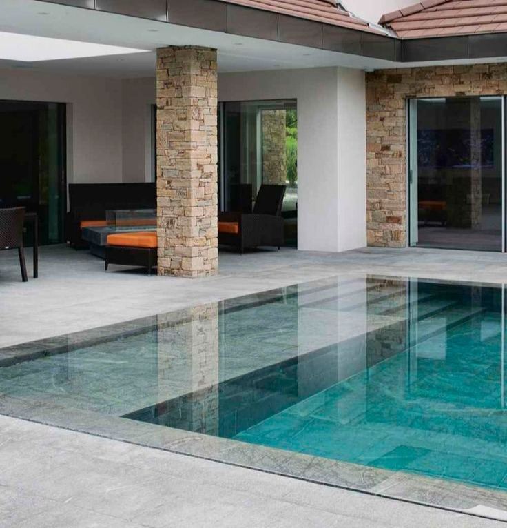 Piscine miroir au reflet parfait