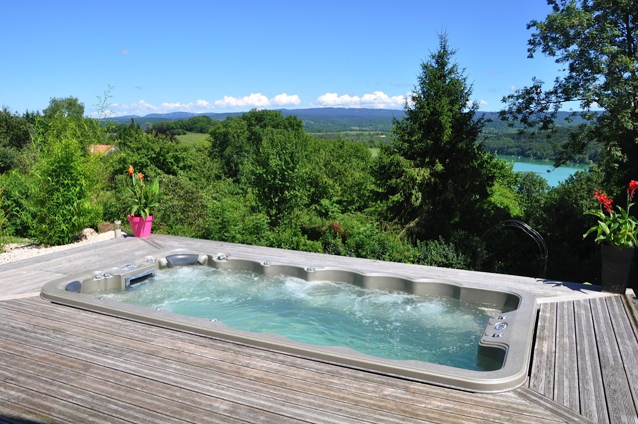 Spa de nage compact pour petit espace