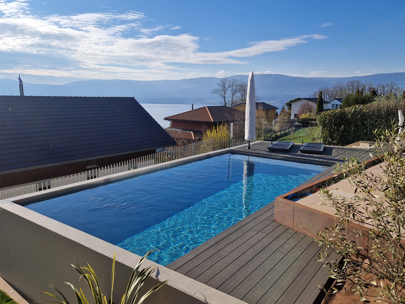 Piscine réalisée par Swiss Piscine dans le canton de Vaud