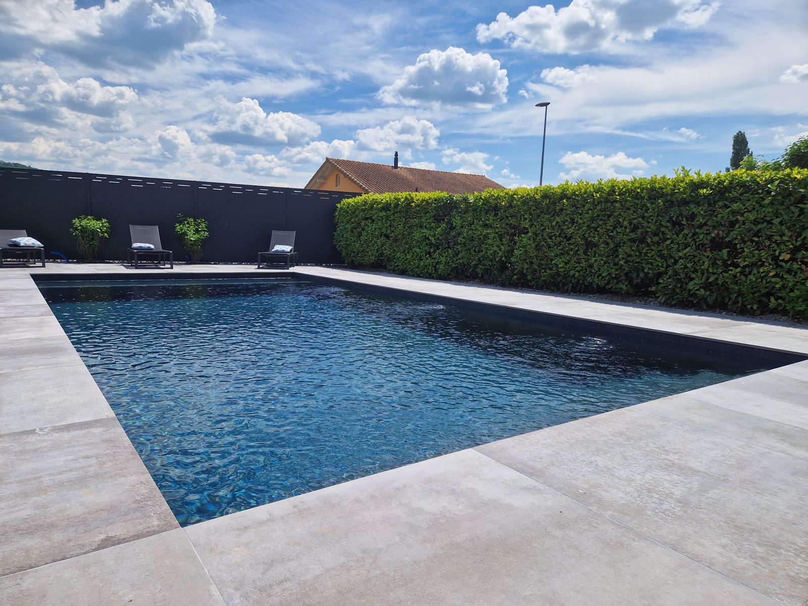 Piscine réalisée par Swiss Piscine dans le canton de Neuchâtel