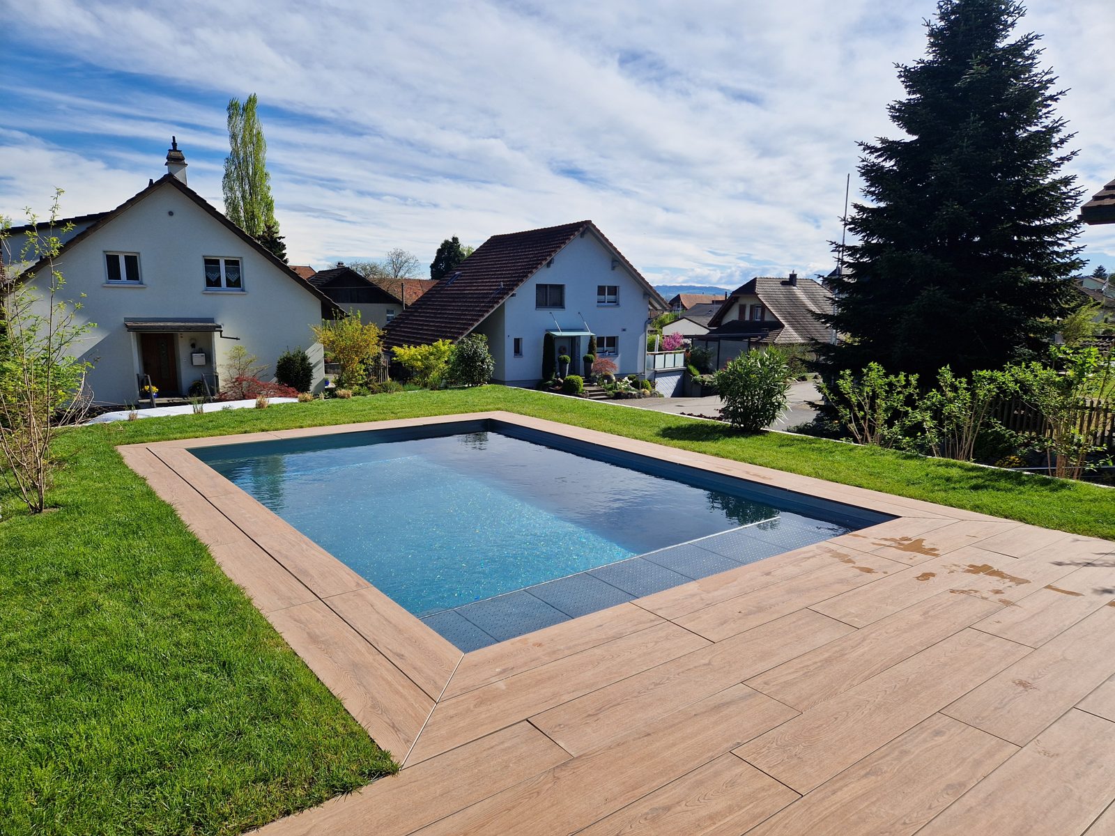 AquaSteel stainless-steel pool, overall view beside the terrace