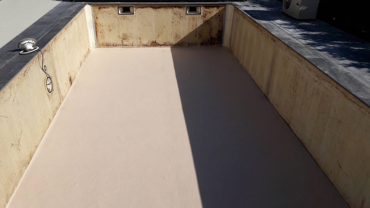 Pool mit neuer Auskleidung aus verstärktem PVC saniert