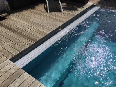 Von Swiss Piscine ersetzter automatischer Pool-Rollladen